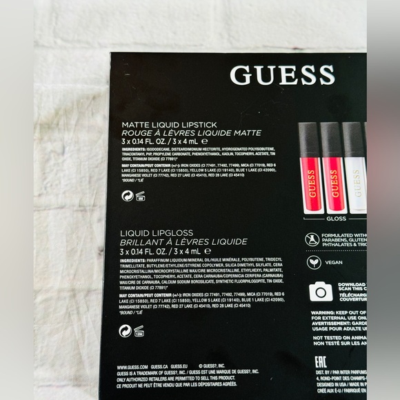 Guess Lip Red Look Book NWT - Picture 7 of 9